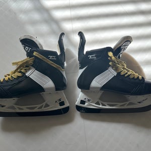 2024 Hockey Skates Regular Width Size 6 (Used)