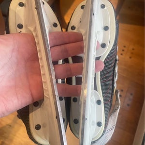 Bauer Hockey Skates Size 2.5 (Used)