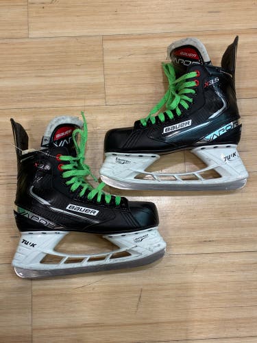 Intermediate Bauer Vapor X3.5 Hockey Skates Regular Width 6 (Used)