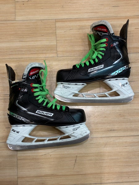 Intermediate Bauer Vapor X3.5 Hockey Skates Regular Width 6 (Used)