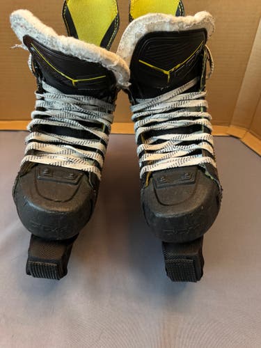 CCM Super Tacks 9370 Hockey Skates Regular Width Size 3.5 (Used)