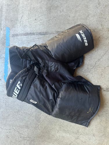 Senior Medium Bauer Supreme 2000 Hockey Pants (Used)