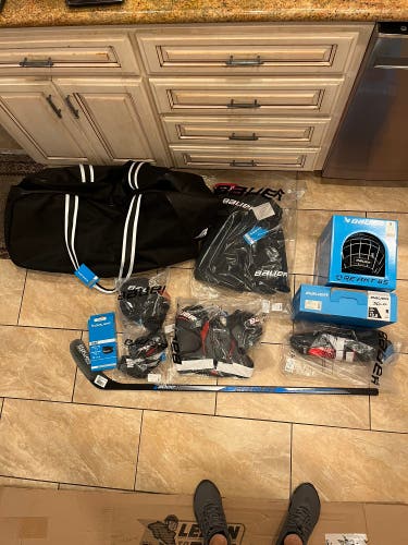 New Bauer youth ice hockey Starter Kit