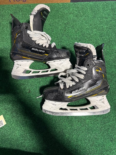 Intermediate Bauer Supreme M5 Pro Hockey Skates  (Fit 1) Size 5 (Used)