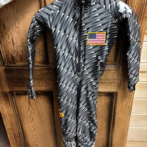 Unisex Large Descente Ski Suit (Used)