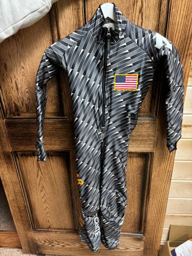 Unisex Large Descente Ski Suit (Used)