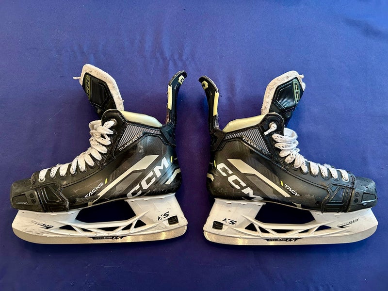 2022 CCM Classic SE Hockey Skates Regular Width 9 (Used)