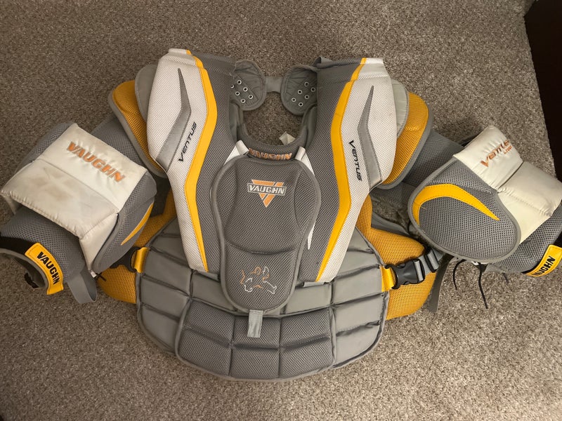 Medium Vaughn Ventus LT88 Goalie Chest Protector (Used)