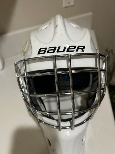 Junior 2023 Bauer 930 Goalie Mask (Used)