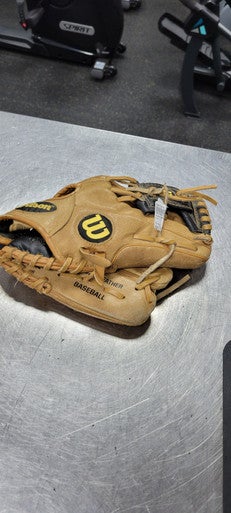 Used Wilson DEFENDER 11.5 BB/SB Glove RH Throw Brown 11 1/2" 11497-S000153619