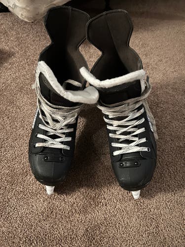 Bauer Vapor VOLT Hockey Skates Regular Width 9 (Used)