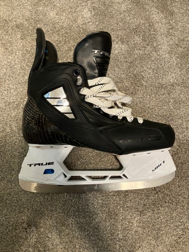 True Pro Custom Hockey Skates Regular Width Pro Stock 9 (New)