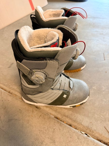 Men's Size M 8.5 (W 9.5) DC Snowboard Boots Medium Flex (Used)