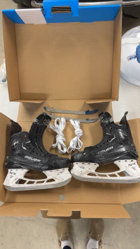 2022 Bauer Supreme Mach Hockey Skates Regular Width 7.5 (Used)