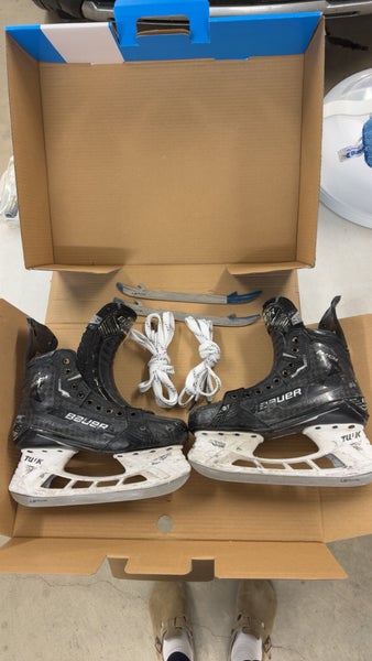 2022 Bauer Supreme Mach Hockey Skates Regular Width 7.5 (Used)