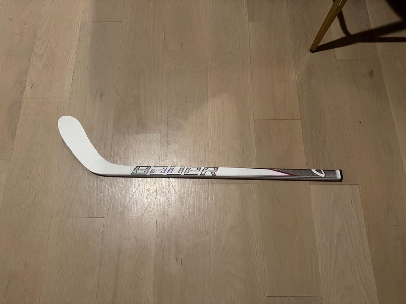 Youth Bauer Mystery Mini Right Handed Hockey Stick Less Than 30 Flex (New)