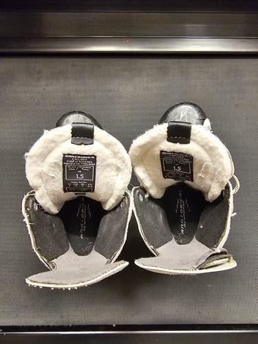 Reebok White k Hockey Skates Regular Width Size 1.5 (Used)