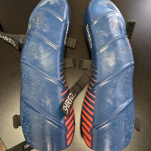 SHRED shinguards sz Pro/43cm