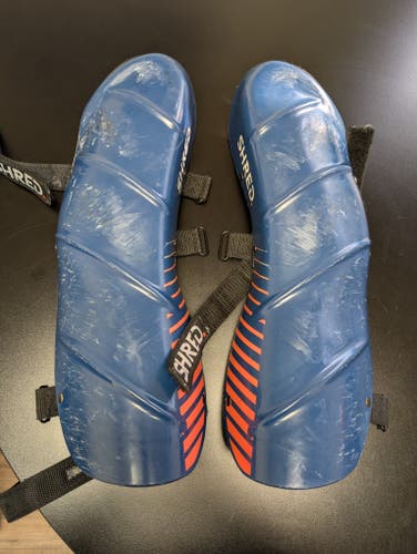 SHRED shinguards sz Pro/43cm