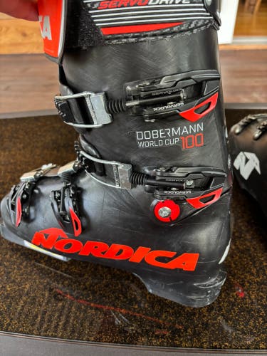 Mondo 27 & 27.5 Unisex Nordica Dobermann Racing Ski Boots Medium Flex (Used)