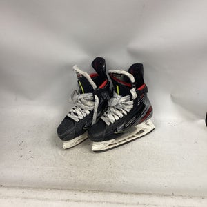 Used Bauer VAPOR 2 X Intermediate Hockey Skate Intermediate 4.0 11851-S000039957