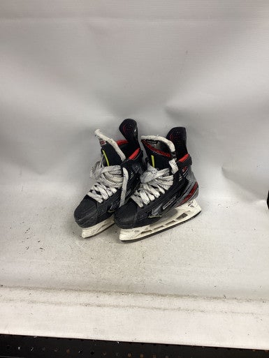 Used Bauer VAPOR 2 X Intermediate Hockey Skate Intermediate 4.0 11851-S000039957