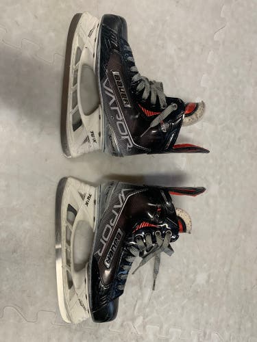 2021 Bauer Vapor X3.7 Hockey Skates Regular Width Size 4 (Used)