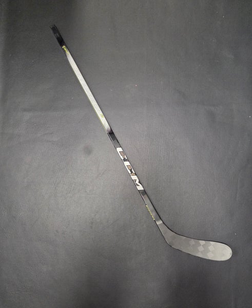 New Youth CCM Left Handed JetSpeed Performance Hockey Stick 10 flex P28