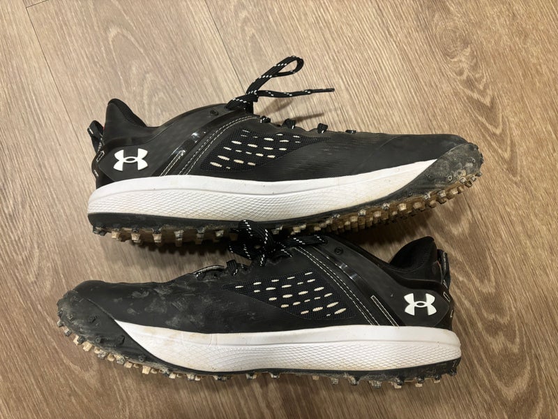 Black Men's Size M 9.5 (W 10.5) Adult Under Armour Low Top Turf Cleats (Used)
