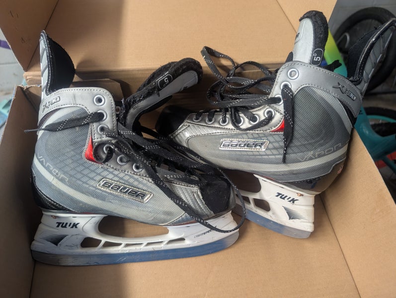 Bauer Vapor X30 Hockey Skates Regular Width Size 5 (Used)