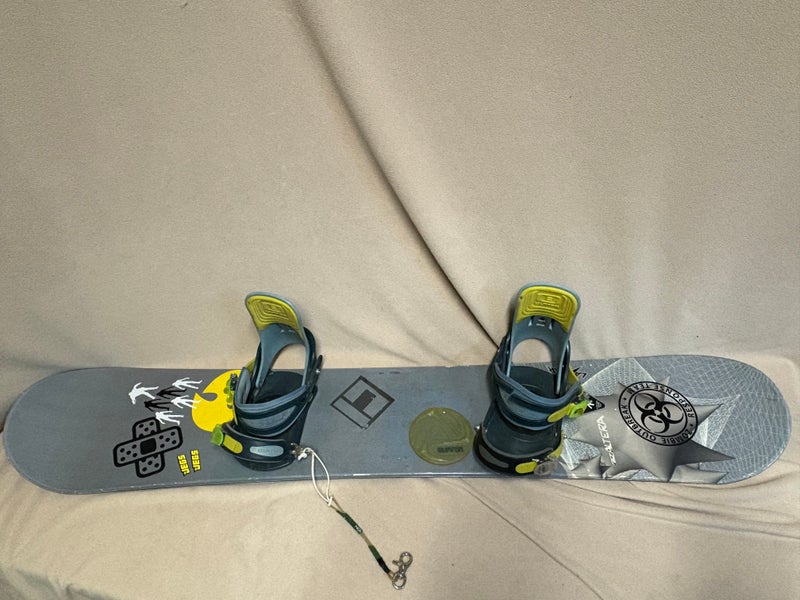 Unisex 149cm K2 Zombie Outbreak Response Team Snowboard All Mountain With Bindings 149 cm (Used)