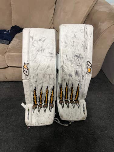 Jaroslav Halak’s Gnetik 4 Pro Custom Leg Pads (READ DESCRIPTION)