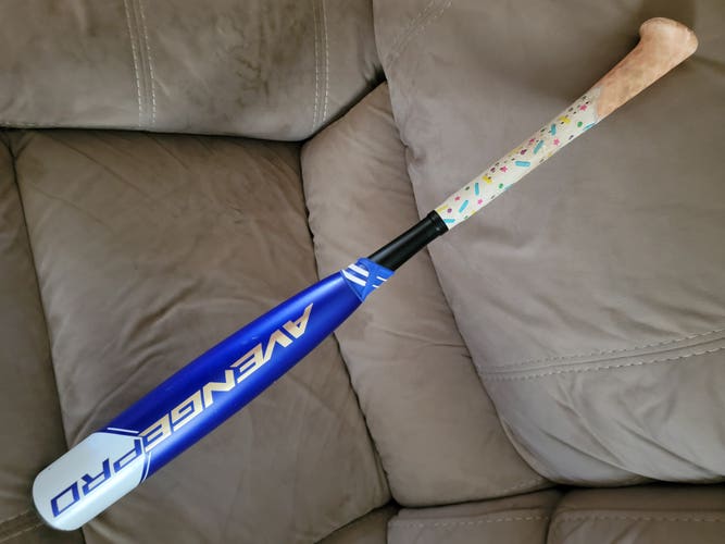 2023 AXE Avenge Pro Composite USSSA Certified Bat (-8) 22 oz 30" (Used)