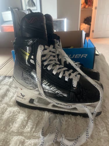 2023 Bauer Vapor Hyperlite 2 Hockey Skates Narrow Width 6 (Used)