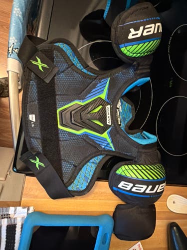 Large Youth Bauer Shoulder Pads (Used)