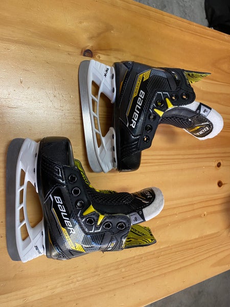 2022 Bauer Supreme M4 Hockey Skates Regular Width 8 (Used)