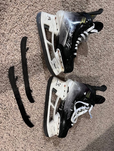 2023 Bauer Vapor Hyperlite 2 Hockey Skates Regular Width 7.5 (Used)