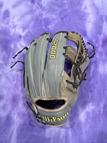 Brown Wilson A2000 RH Infield Baseball Glove 12" (Used)