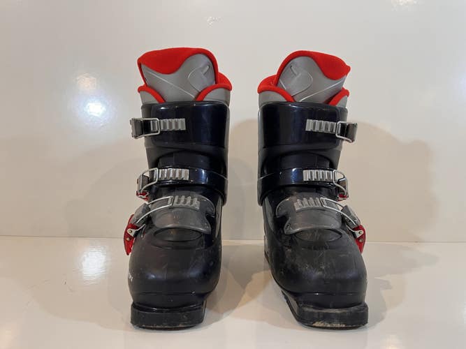 25.0 Salomon Performa T3 Ski Boots (Used)