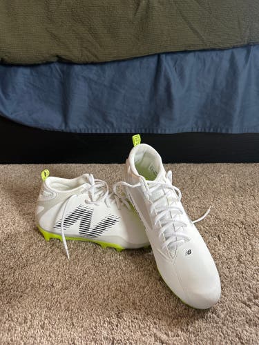 White Men's Size M 11.5 (W 12.5) Adult Low Top Molded Cleats (New) new balance