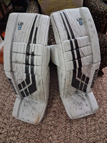 34" Vaughn Velocity V8 Pro Goalie Leg Pads (Used)
