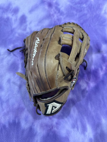 Brown Akadema RH Outfield Baseball Glove 12.75" (Used)