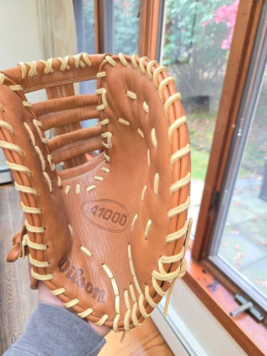 2024-25 Wilson RH 1b A1000 Glove 12.5" (Like New)
