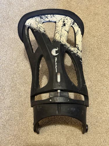 One Burton Cartel Snowboard binding High Back Right Medium Black
