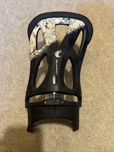 One Burton Cartel Snowboard binding High Back Left Medium Black