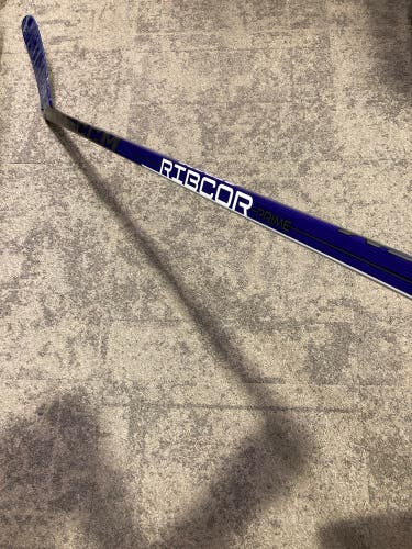 Junior CCM Ribcor Prime Hockey Stick | RH P29