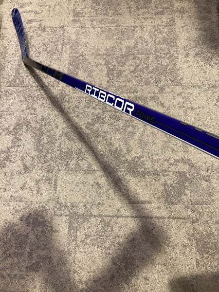 Junior CCM Ribcor Prime Hockey Stick | RH P29