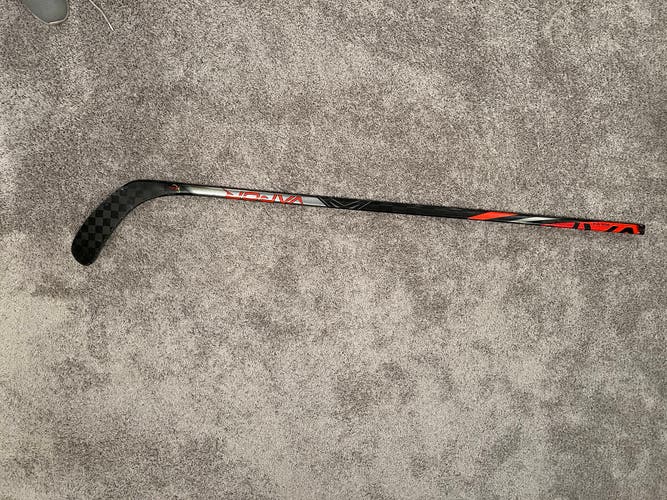 Intermediate Bauer Vapor FlyLite (2019) Right Handed Hockey Stick P92 65 Flex (Used)