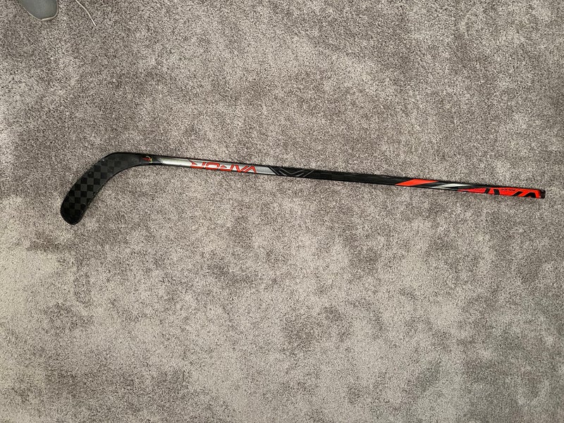 Intermediate Bauer Vapor FlyLite (2019) Right Handed Hockey Stick P92 65 Flex (Used)