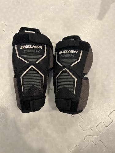 Bauer GSX goalie knee guards- Size Youth